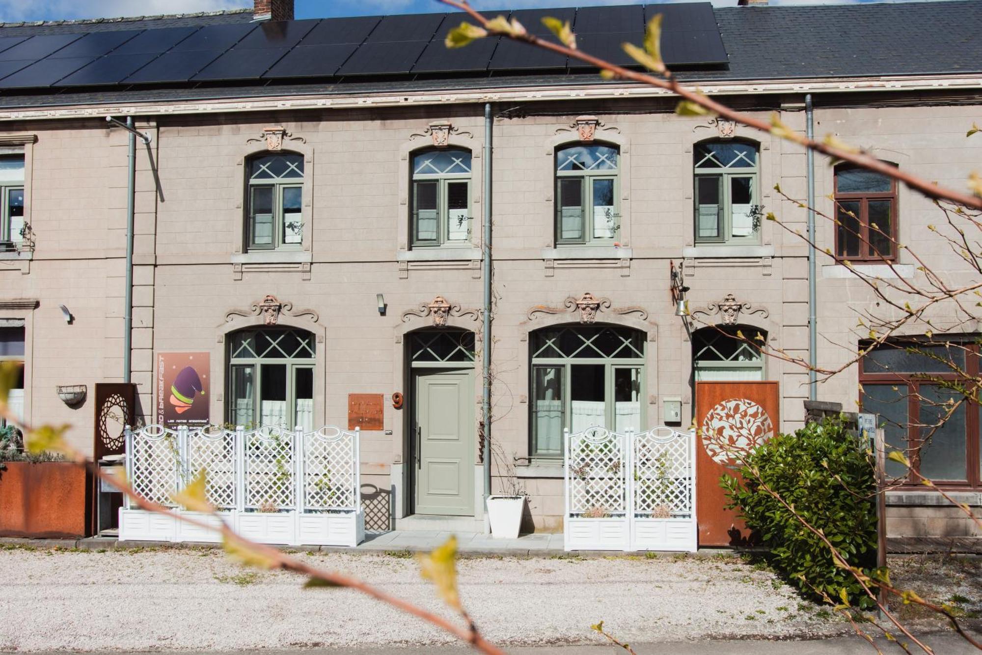 Maison d'hôte Les Notes Endormie Chambre Secrète Berzee Exterior foto